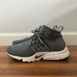 Nike Prestos SIZE 6